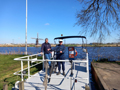 Onder prima weersomstandigheden wordt het nieuwe terras aangelegd