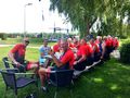 De Tourclub uit Heerenveen streek neer op het terras, op de heetste dag in juni